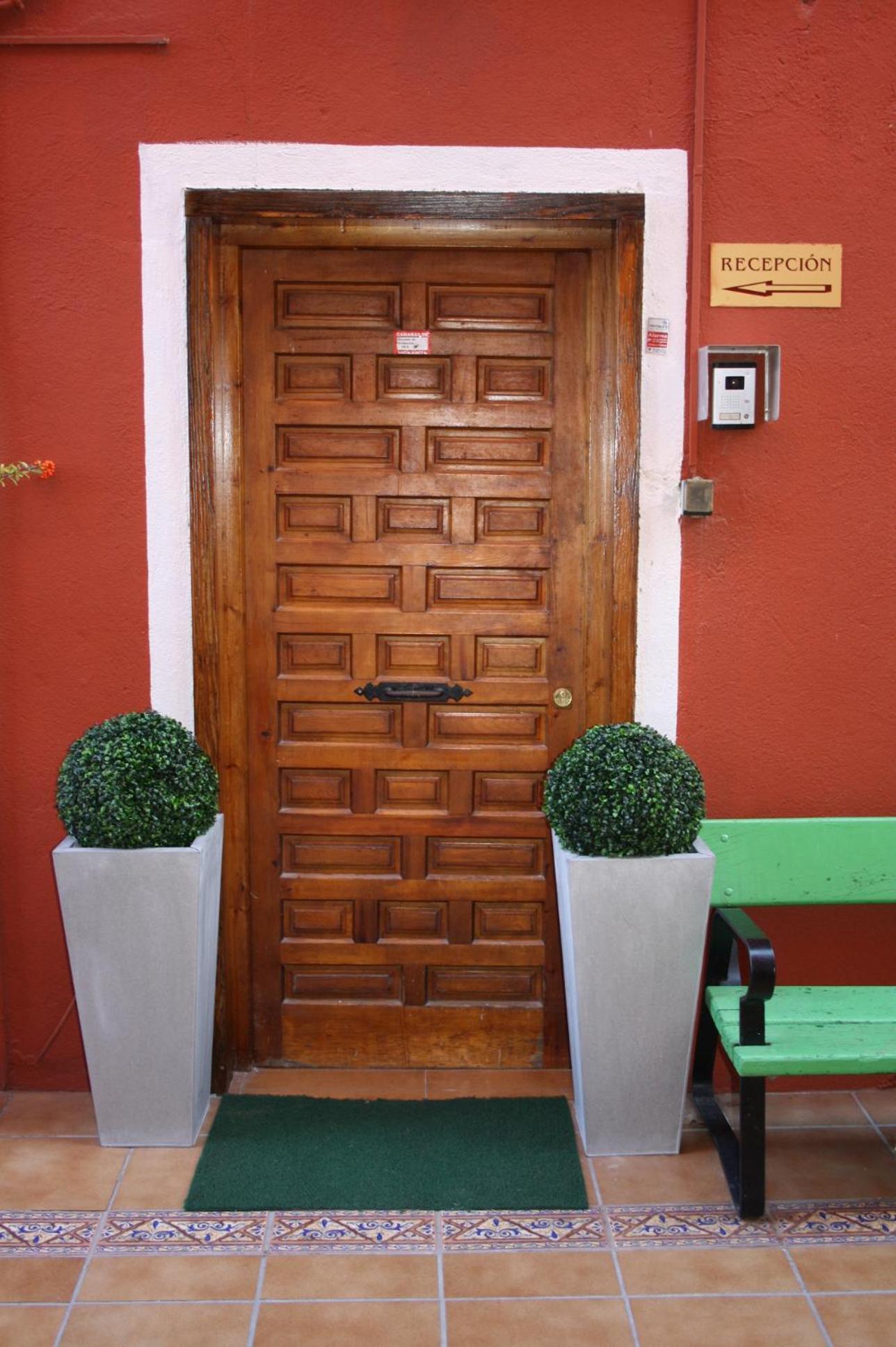 Hostal Cervantes Daganzo De Arriba Bagian luar foto